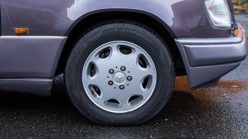 1994 Mercedes-Benz C124 320CE For Sale (picture 9 of 212)