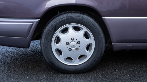 1994 Mercedes-Benz C124 320CE For Sale (picture 10 of 212)