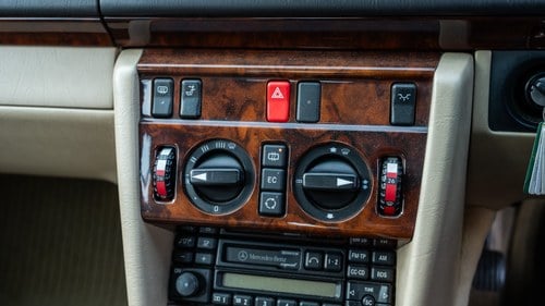 1994 Mercedes-Benz C124 320CE For Sale (picture 24 of 212)