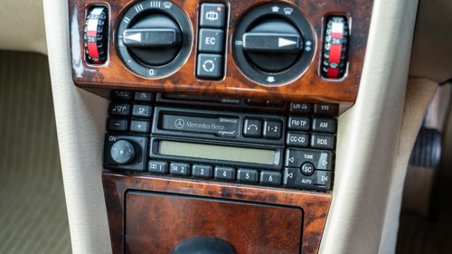 1994 Mercedes-Benz C124 320CE For Sale (picture 25 of 212)