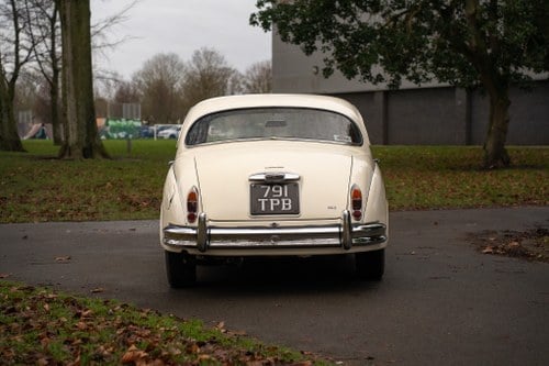 1961 Jaguar Mk2 2.4 Auto For Sale (picture 7 of 155)