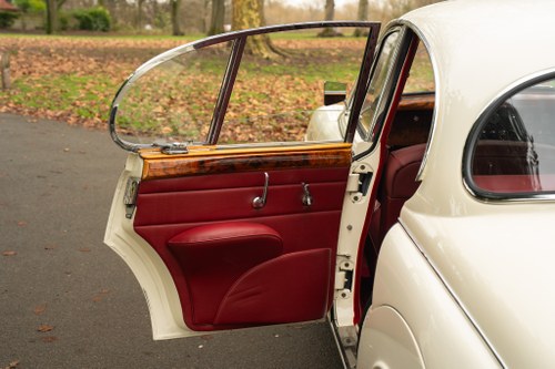 1961 Jaguar Mk2 2.4 Auto For Sale (picture 43 of 155)