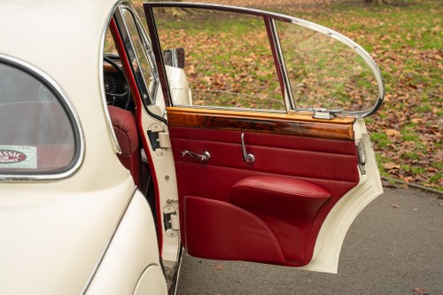1961 Jaguar Mk2 2.4 Auto For Sale (picture 46 of 155)