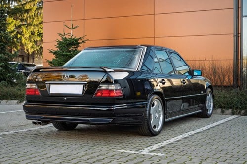 1995 Mercedes-Benz E36 AMG Auto W124 For Sale (picture 9 of 99)