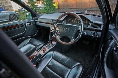 1995 Mercedes-Benz E36 AMG Auto W124 For Sale (picture 15 of 99)