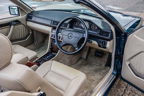 1997 Mercedes C124 E220 Cabriolet For Sale (picture 14 of 146)