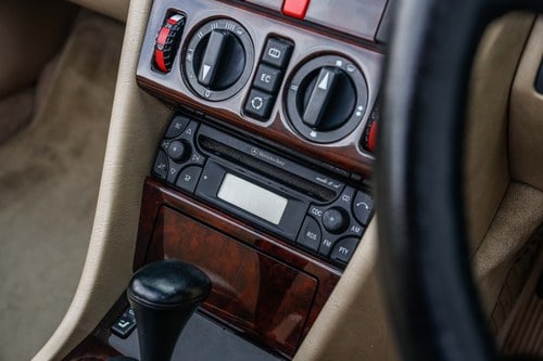 1997 Mercedes C124 E220 Cabriolet For Sale (picture 24 of 146)