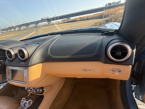 2010 Ferrari California till salu (bild 22 av 68)