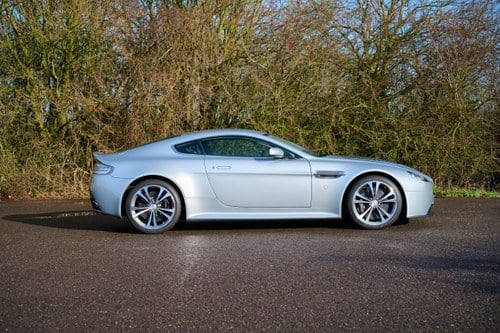 2010 Aston Martin Vantage V12 Te koop (foto 12 van 155)