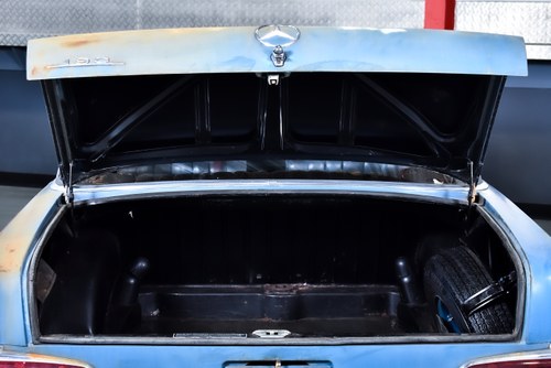 1962 Mercedes-Benz 190C "Heckflosse" Sedan 1,9L I4 In vendita (immagine 53 di 108)