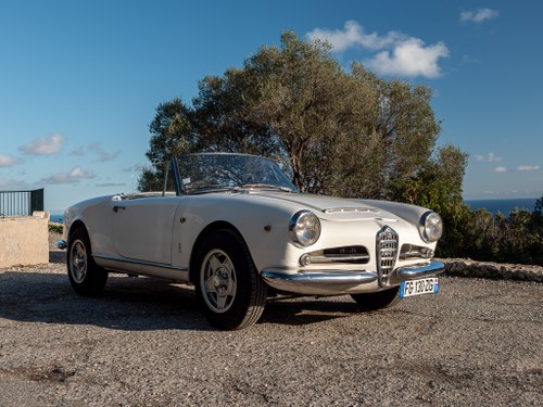 1965 Alfa Romeo Spider 1600 Veloce with Period Upgrades till salu (bild 8 av 208)