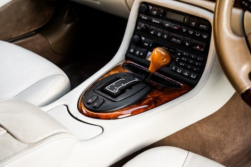 2002 Jaguar XKR Coupe à vendre (picture 26 of 152)