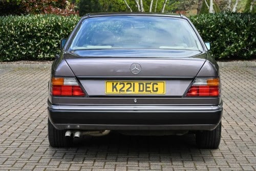 1993 Mercedes-Benz 300 CE W124 till salu (bild 9 av 110)