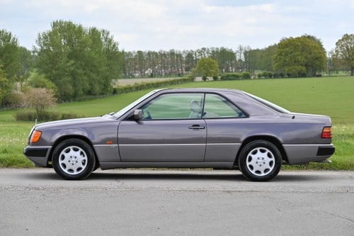 1993 Mercedes-Benz 300 CE W124 till salu (bild 10 av 110)