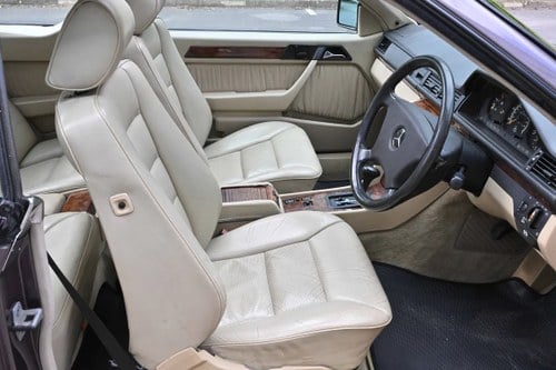 1993 Mercedes-Benz 300 CE W124 till salu (bild 25 av 110)