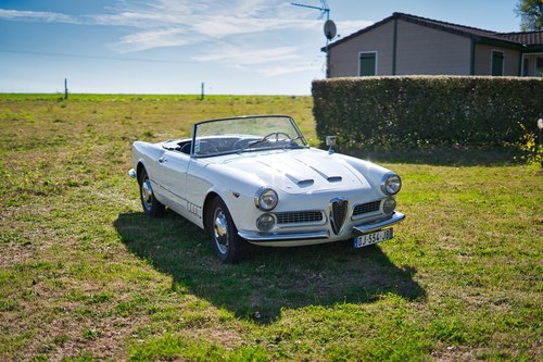 1960 Alfa Romeo Spider 2000 by Touring In vendita (immagine 2 di 120)