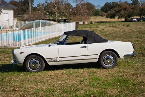 1960 Alfa Romeo Spider 2000 by Touring In vendita (immagine 32 di 120)