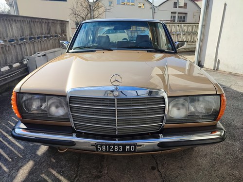 1983 Mercedes-Benz 240 D (W123) In vendita (immagine 23 di 126)