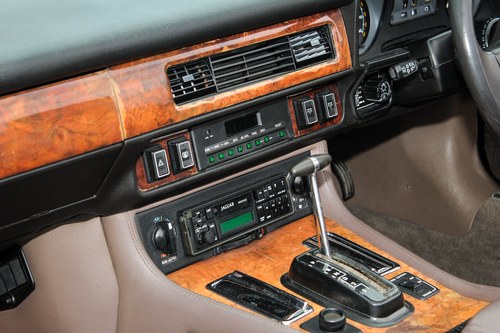 1989 Jaguar XJ-S Convertible till salu (bild 43 av 143)