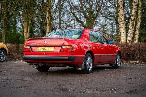 1990 Mercedes-Benz 230CE C124 In vendita (immagine 15 di 101)