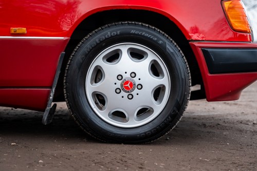 1990 Mercedes-Benz 230CE C124 In vendita (immagine 30 di 101)