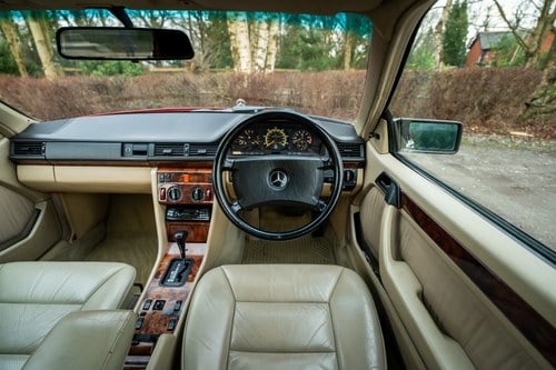 1990 Mercedes-Benz 230CE C124 In vendita (immagine 14 di 101)