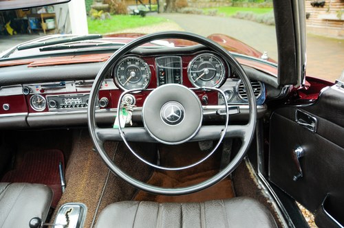 1967 Mercedes-Benz W113 230SL 2.8-litre Automatic till salu (bild 32 av 159)