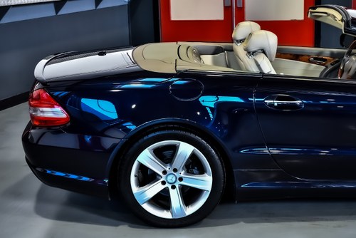 2009 Mercedes-Benz SL550 R230 till salu (bild 52 av 84)