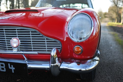 1963 Aston Martin DB4 Series V Vantage ‘Special Series’ Sports Saloon à venda (imagem 40 de 121)