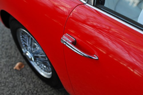 1963 Aston Martin DB4 Series V Vantage ‘Special Series’ Sports Saloon à venda (imagem 77 de 121)