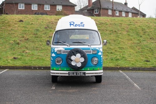 1972 Volkswagen Type 2 Bay Window High-Top Camper Conversion In vendita (immagine 7 di 213)
