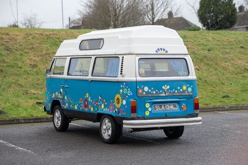 1972 Volkswagen Type 2 Bay Window High-Top Camper Conversion In vendita (immagine 12 di 213)