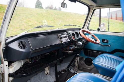 1972 Volkswagen Type 2 Bay Window High-Top Camper Conversion In vendita (immagine 24 di 213)
