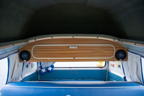 1972 Volkswagen Type 2 Bay Window High-Top Camper Conversion In vendita (immagine 46 di 213)