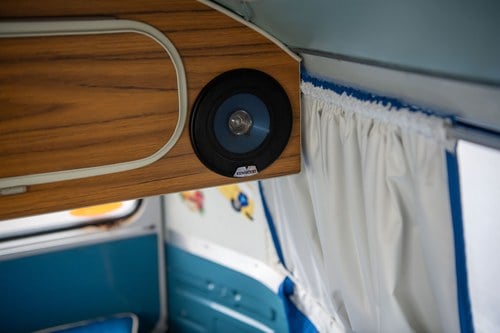 1972 Volkswagen Type 2 Bay Window High-Top Camper Conversion In vendita (immagine 47 di 213)