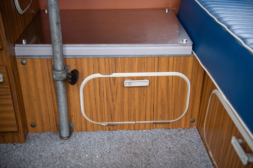 1972 Volkswagen Type 2 Bay Window High-Top Camper Conversion In vendita (immagine 57 di 213)