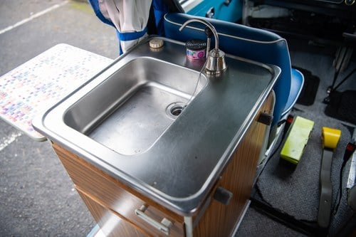 1972 Volkswagen Type 2 Bay Window High-Top Camper Conversion In vendita (immagine 62 di 213)