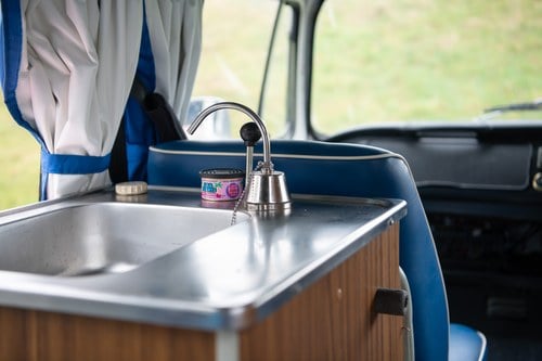 1972 Volkswagen Type 2 Bay Window High-Top Camper Conversion In vendita (immagine 64 di 213)