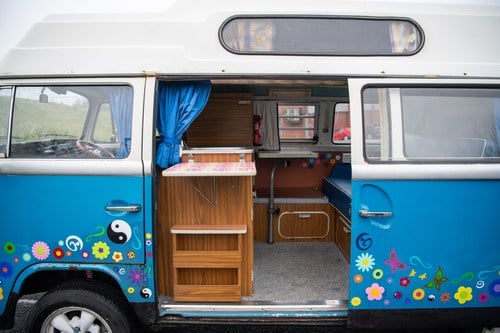 1972 Volkswagen Type 2 Bay Window High-Top Camper Conversion In vendita (immagine 66 di 213)