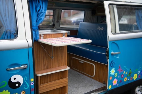 1972 Volkswagen Type 2 Bay Window High-Top Camper Conversion In vendita (immagine 69 di 213)