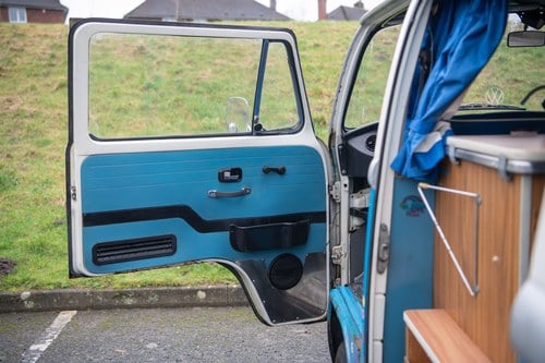 1972 Volkswagen Type 2 Bay Window High-Top Camper Conversion In vendita (immagine 71 di 213)