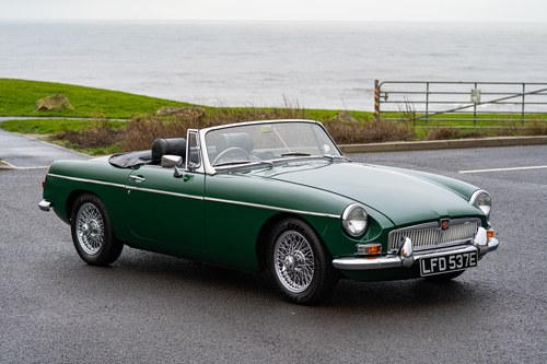 1967 MG MGB Roadster till salu (bild 1 av 108)