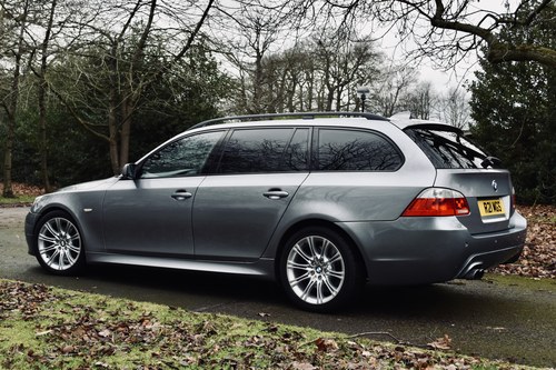 2006 BMW 5 Series 4.8 550i V8 M Sport Touring till salu (bild 4 av 90)