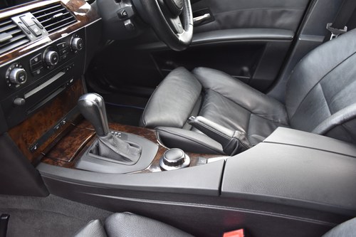 2006 BMW 5 Series 4.8 550i V8 M Sport Touring till salu (bild 23 av 90)