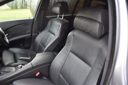 2006 BMW 5 Series 4.8 550i V8 M Sport Touring till salu (bild 24 av 90)