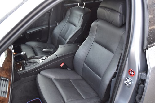 2006 BMW 5 Series 4.8 550i V8 M Sport Touring till salu (bild 25 av 90)