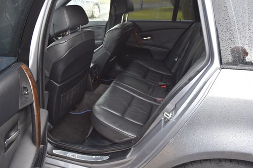 2006 BMW 5 Series 4.8 550i V8 M Sport Touring till salu (bild 35 av 90)