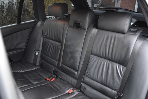 2006 BMW 5 Series 4.8 550i V8 M Sport Touring till salu (bild 36 av 90)