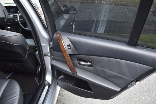 2006 BMW 5 Series 4.8 550i V8 M Sport Touring till salu (bild 44 av 90)