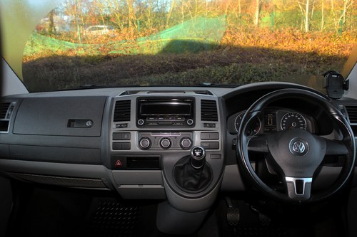 2015 Volkswagen Transporter T28 Highline 102TDI Camper Conversion zum Verkauf (Bild 27 von 142)